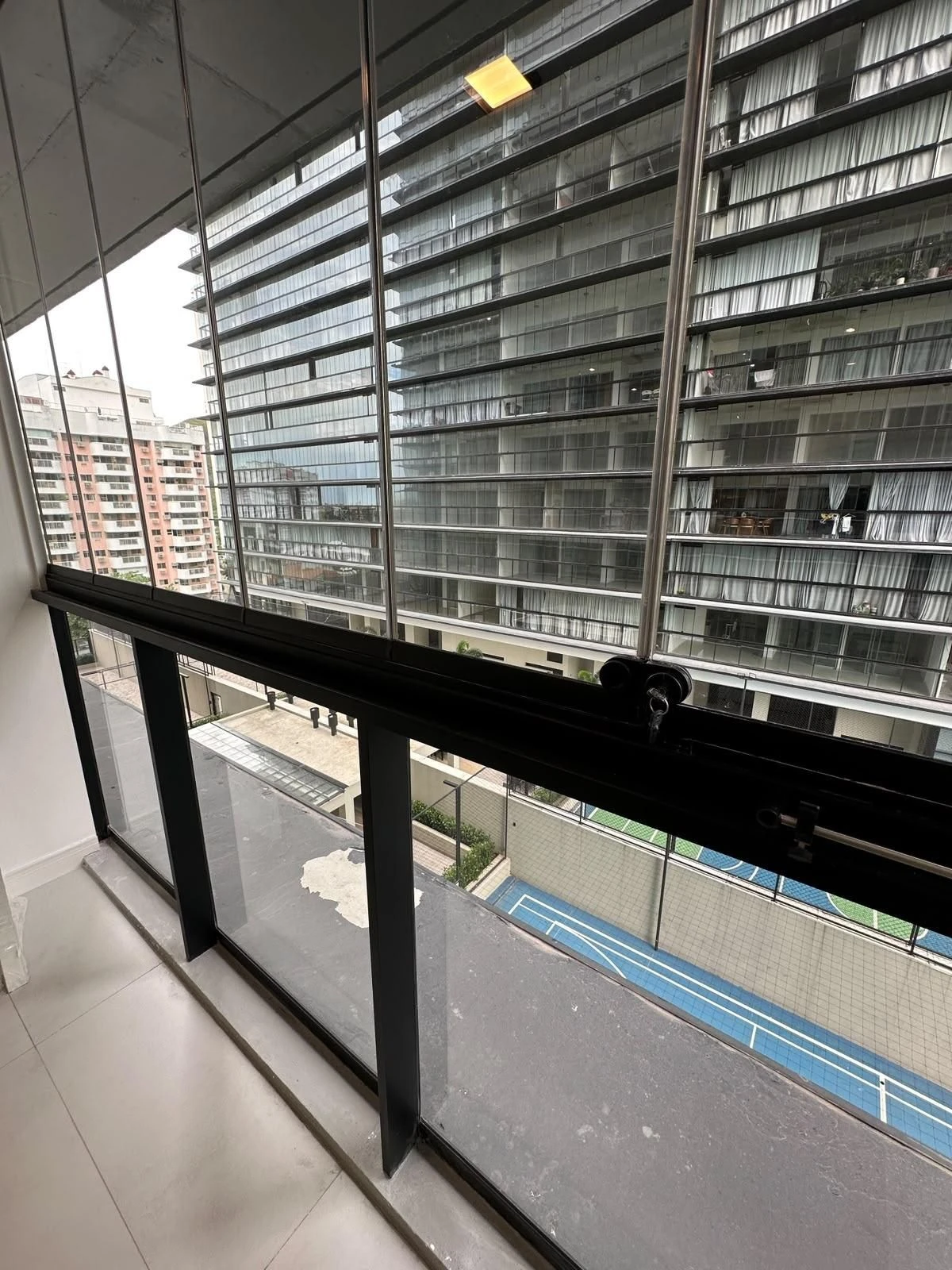 Floor-to-ceiling windows in a 2-bedroom apartment, 84 m² — photo 47