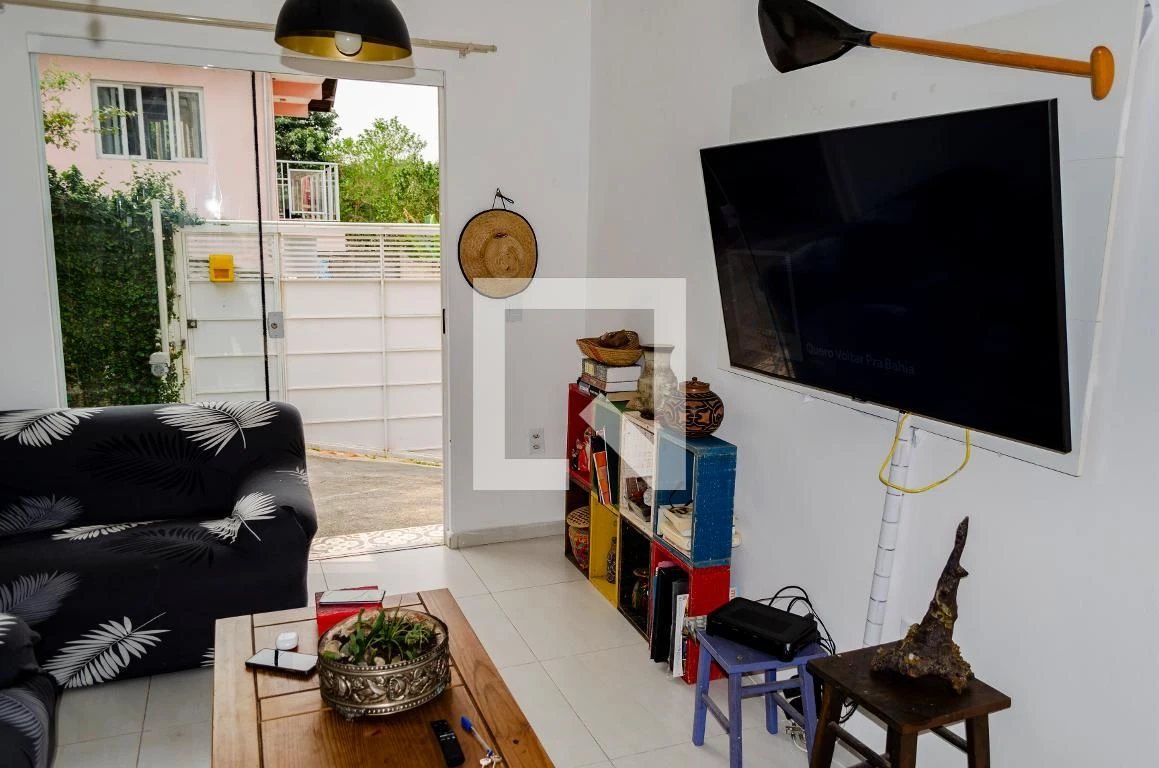 3-bedroom house with a mountain view in Florianópolis