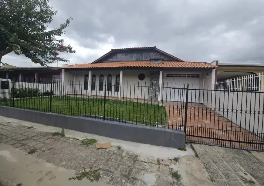 3 quartos e piso de madeira ou laminado: casa de 200 m² — photo 5