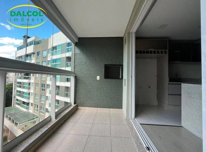2-bedroom apartment with 1 suite and a glass balcony — photo 5
