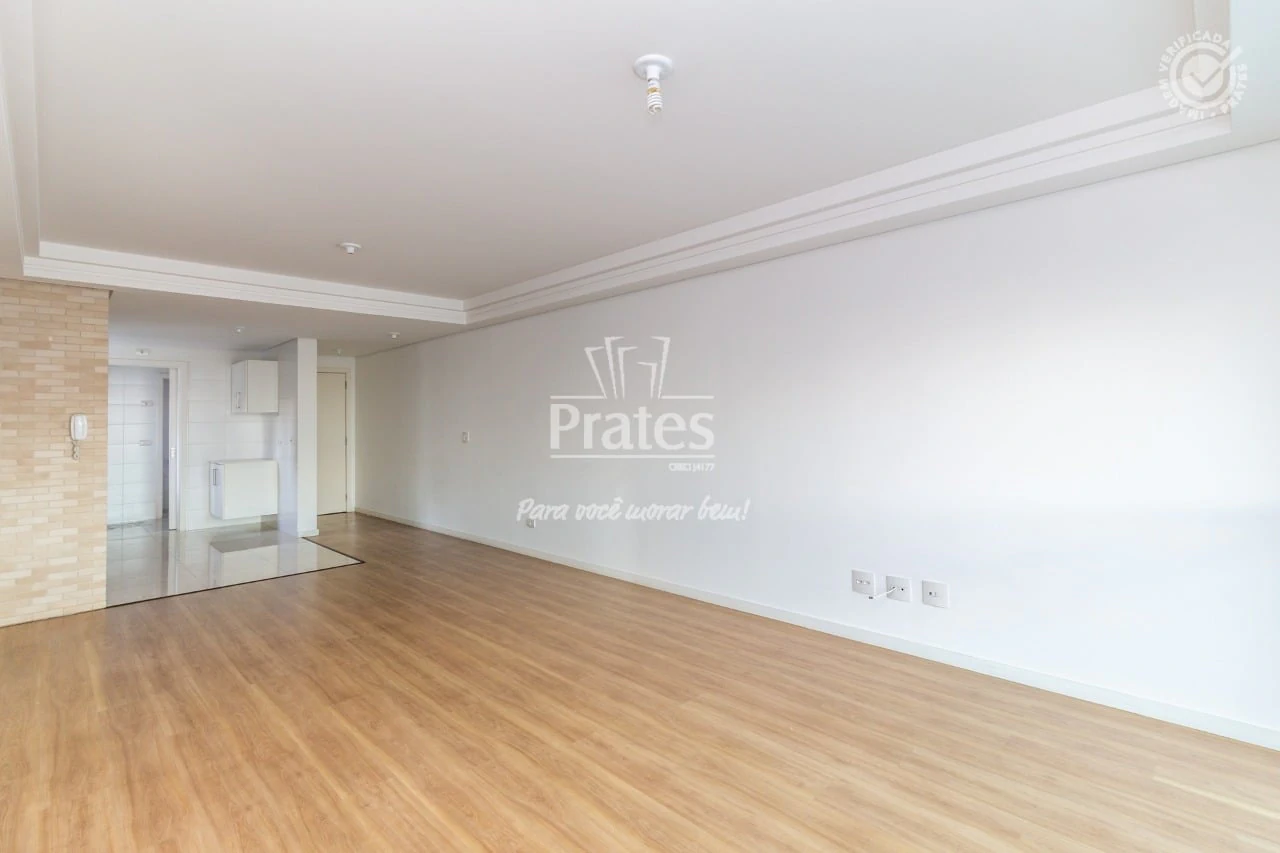Balcony with a grill in a 2-bedroom apartment, 99 m² — photo 14