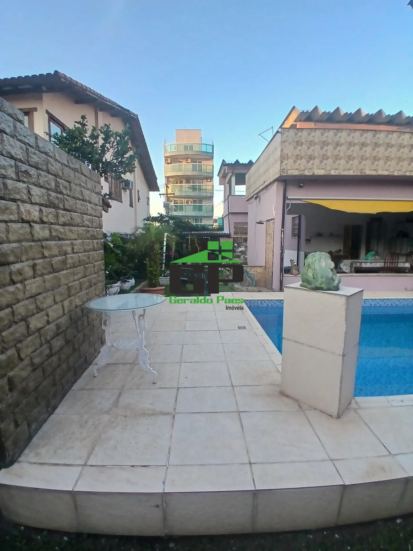 Casa de 349 m² com varanda gourmet e jardim — photo 5