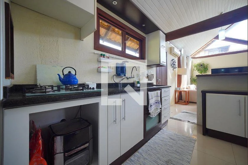 Walk-in closet in a 3-bedroom house, 225 m² — photo 5