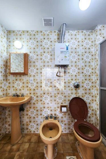 2-bedroom apartment in a building with a pool — photo 27