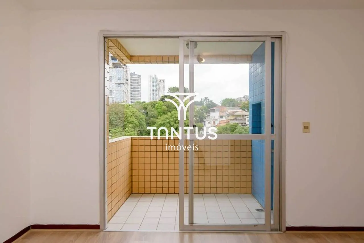 65 m² apartment with a grill on the balcony and a bathtub — photo 12