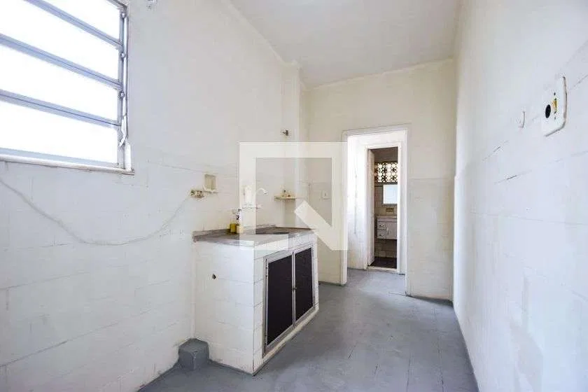 Apartamento, 42 m², com piso de madeira ou laminado