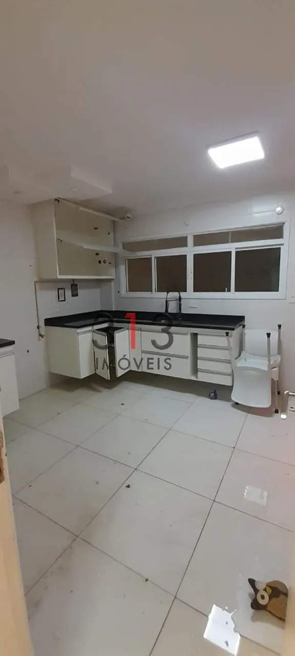 4-bedroom house with a bathtub — photo 2