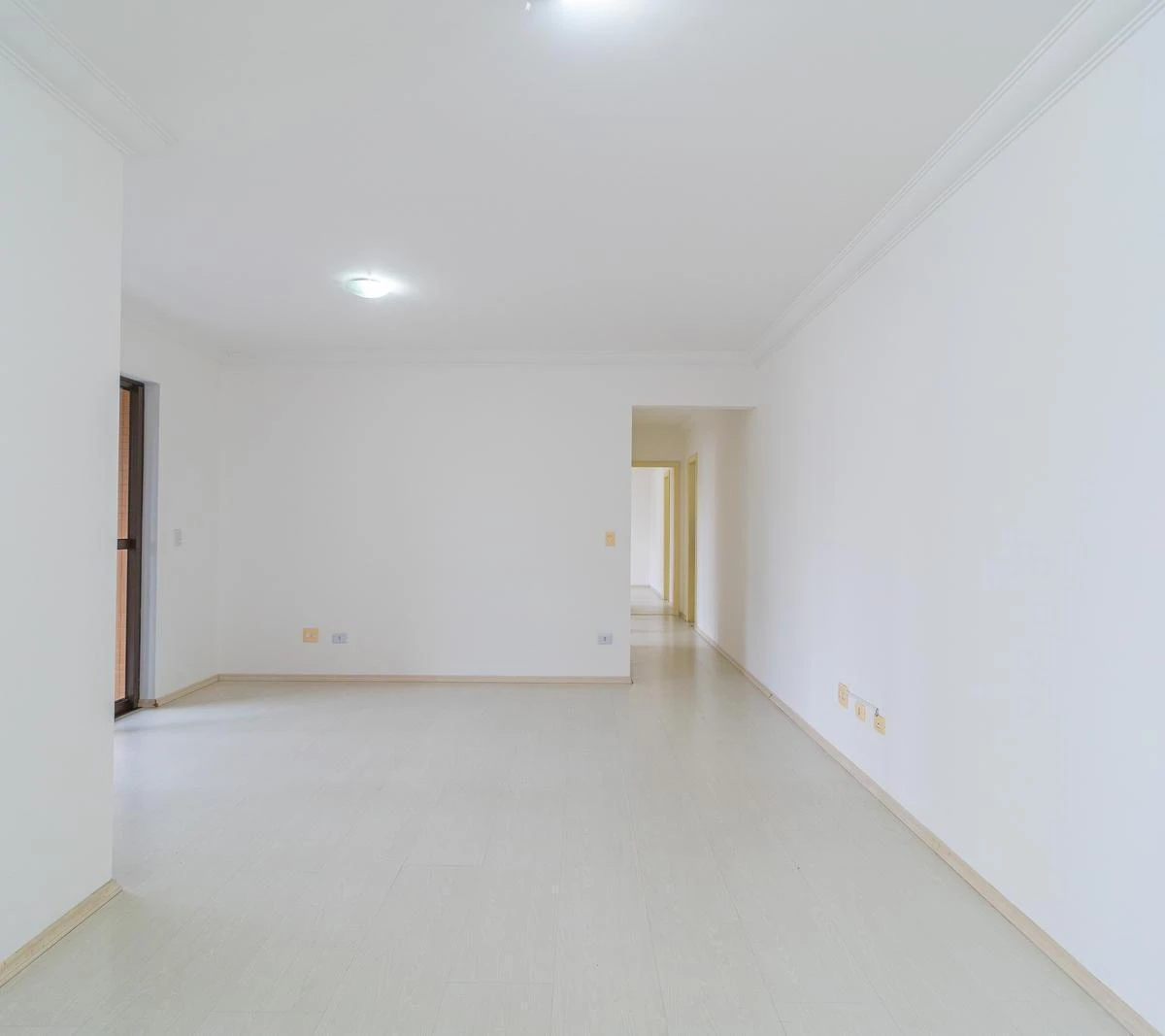 3-bedroom apartment with a grill on the balcony — photo 15