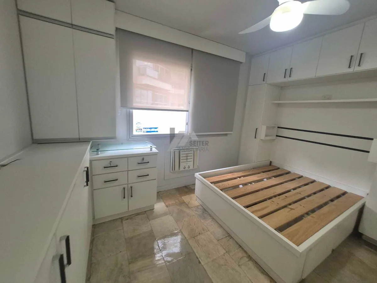 3-bedroom apartment with a glass-enclosed balcony — photo 46