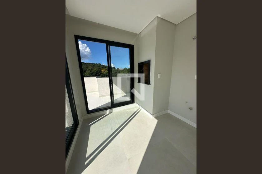 Furnished house, 205 m², with floor-to-ceiling windows — photo 22