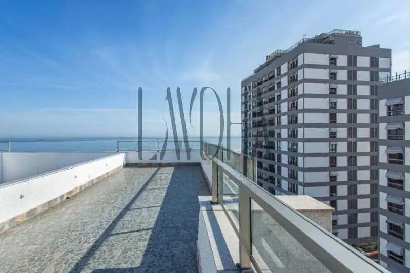 Duplex top-floor apartment with enclosed balcony — photo 9