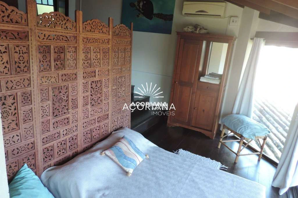 House with 3 bedrooms, 350 m², 3 bathrooms and parking — photo 3