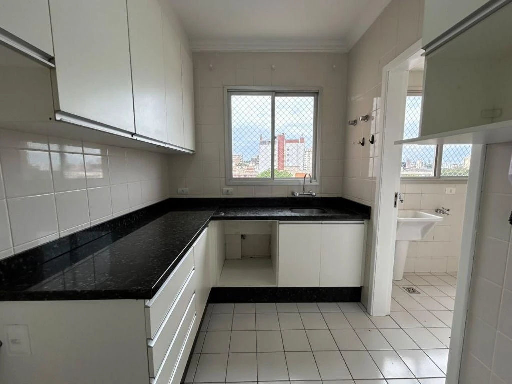 3-bedroom apartment with a home office in Curitiba — photo 2