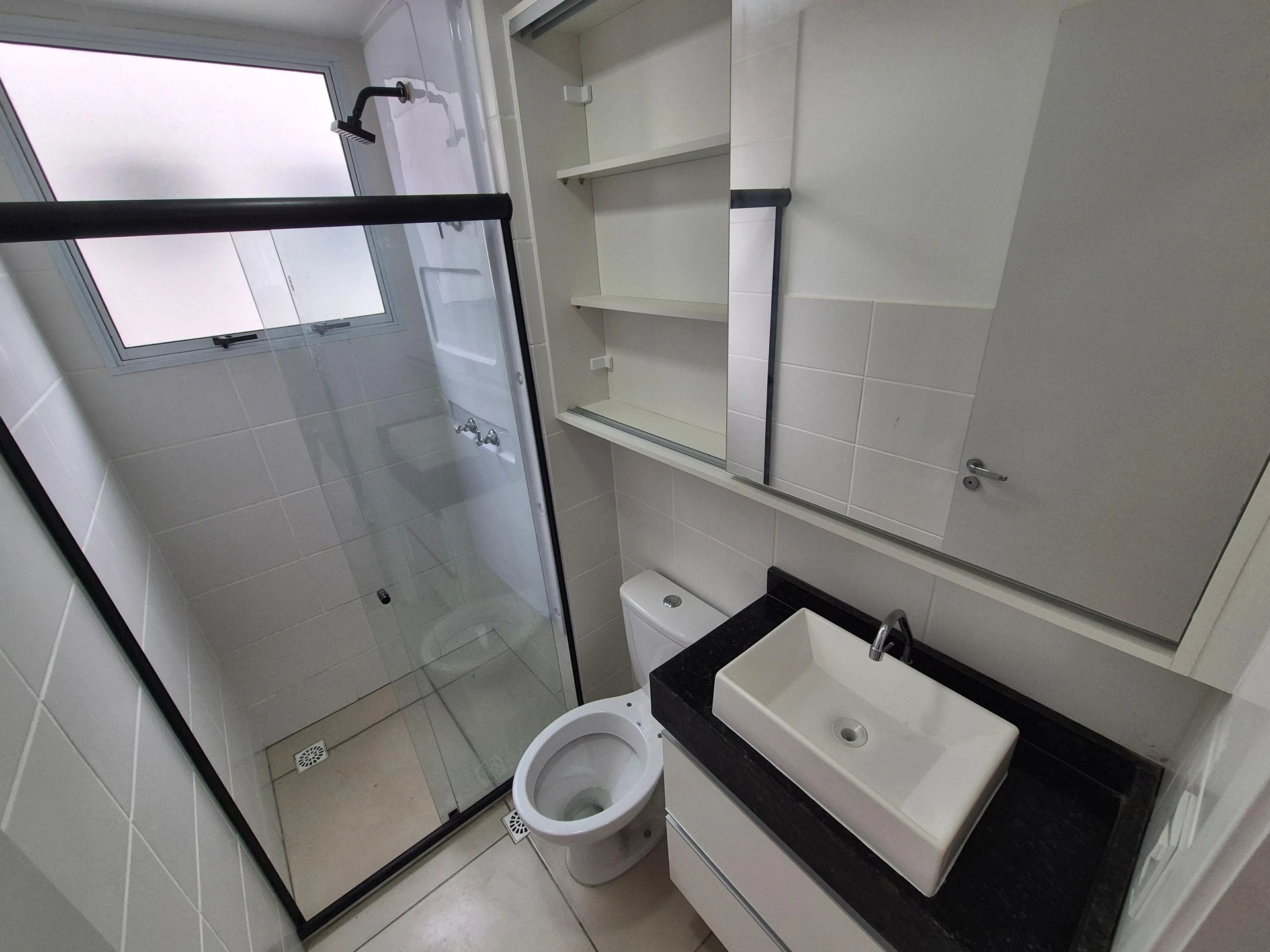 2-bedroom apartment with 1 en-suite and open-air pool — photo 10
