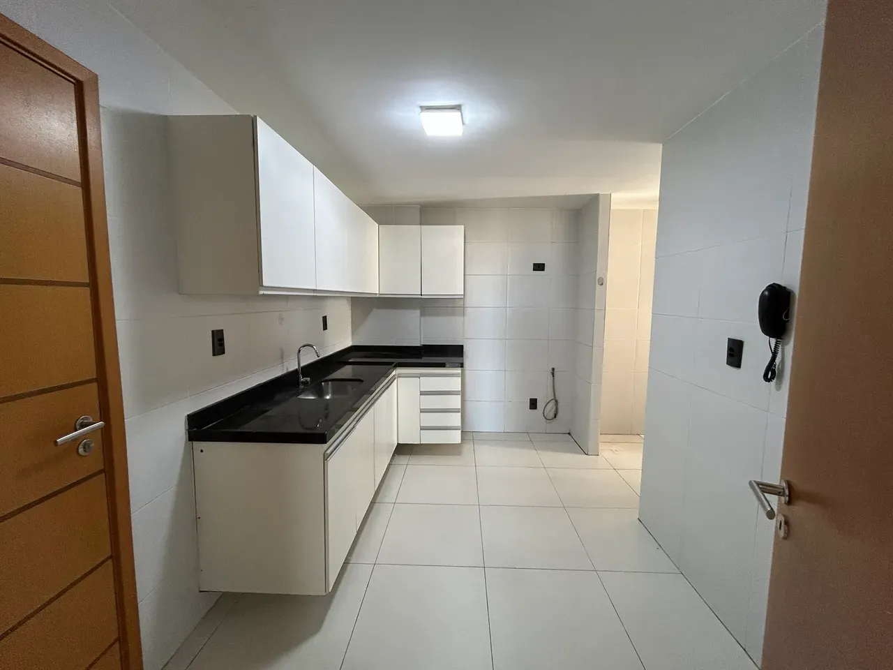 3-bedroom apartment, all with their own bathrooms, 137 m² — photo 12