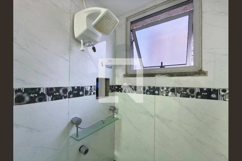 2-bedroom apartment with wood or laminate floors — photo 13