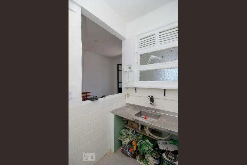 Kitnet estúdio de 28 m² com 1 quarto, sacada e 1 banheiro