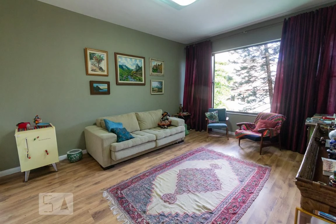 Furnished house with 4 bedrooms and 5 bathrooms