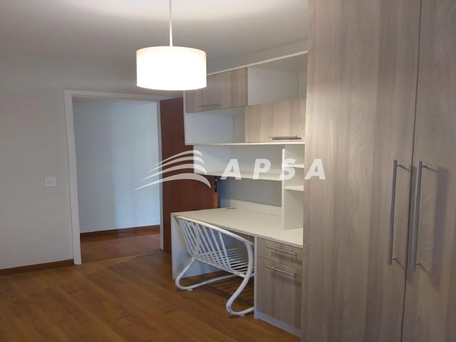 Furnished apartment, 99 m², with a glass-enclosed balcony — photo 11