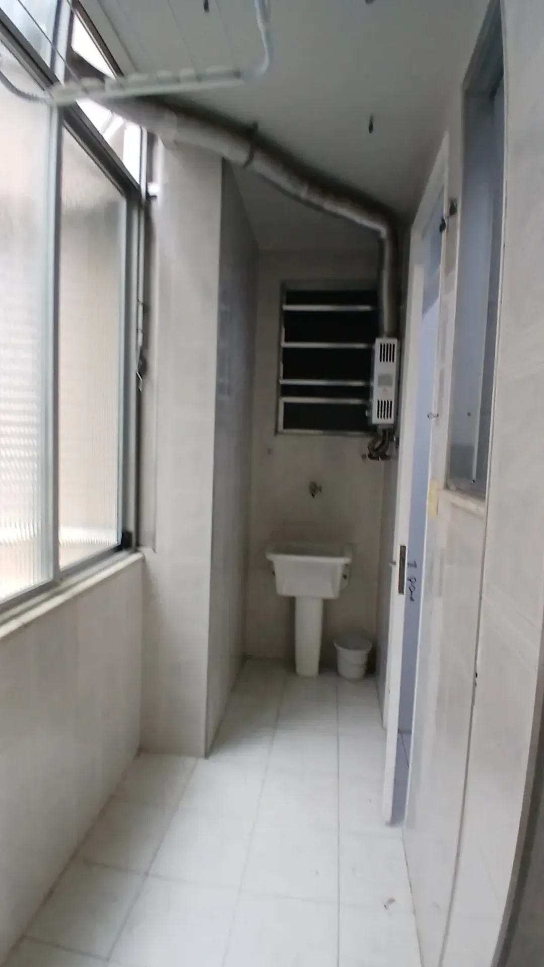 Apartment on the 1st floor with wood or laminate floors — photo 7