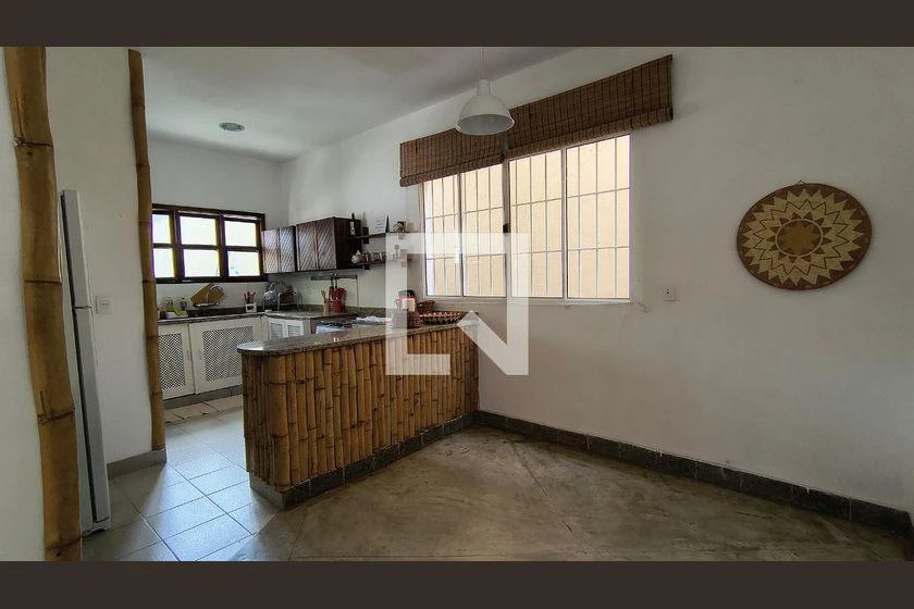 Furnished house, 270 m², with floor-to-ceiling windows — photo 23