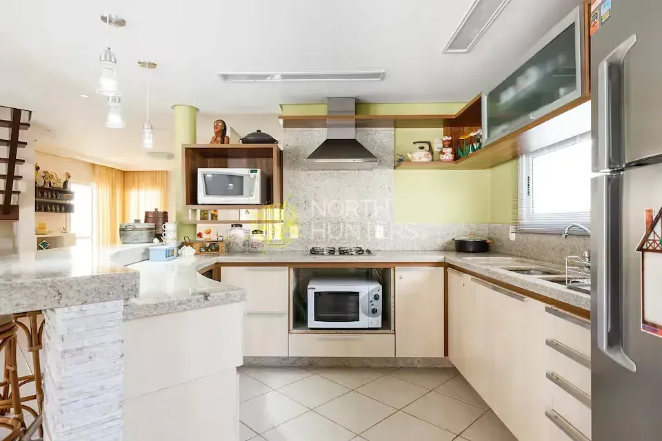 Casa amueblada con 3 dormitorios y 2 suites, 400 m² — photo 38