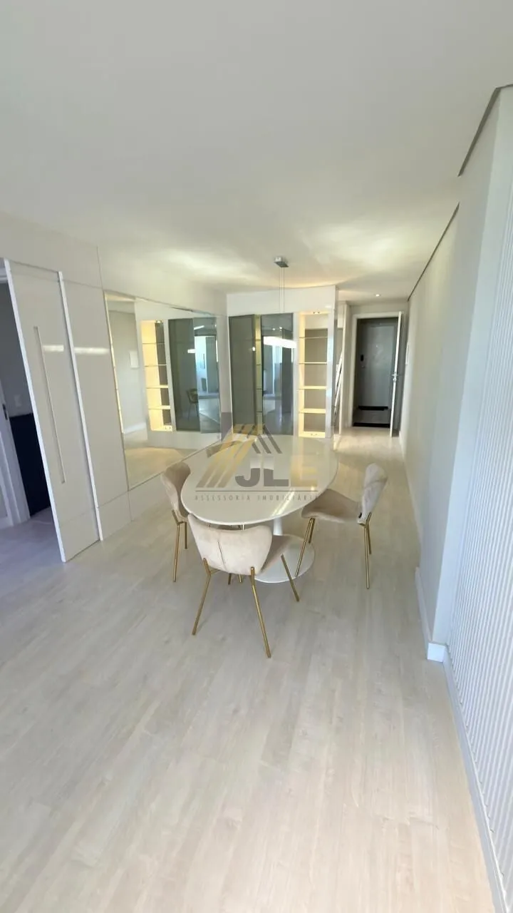 2-bedroom apartment with a glass-enclosed balcony — photo 3