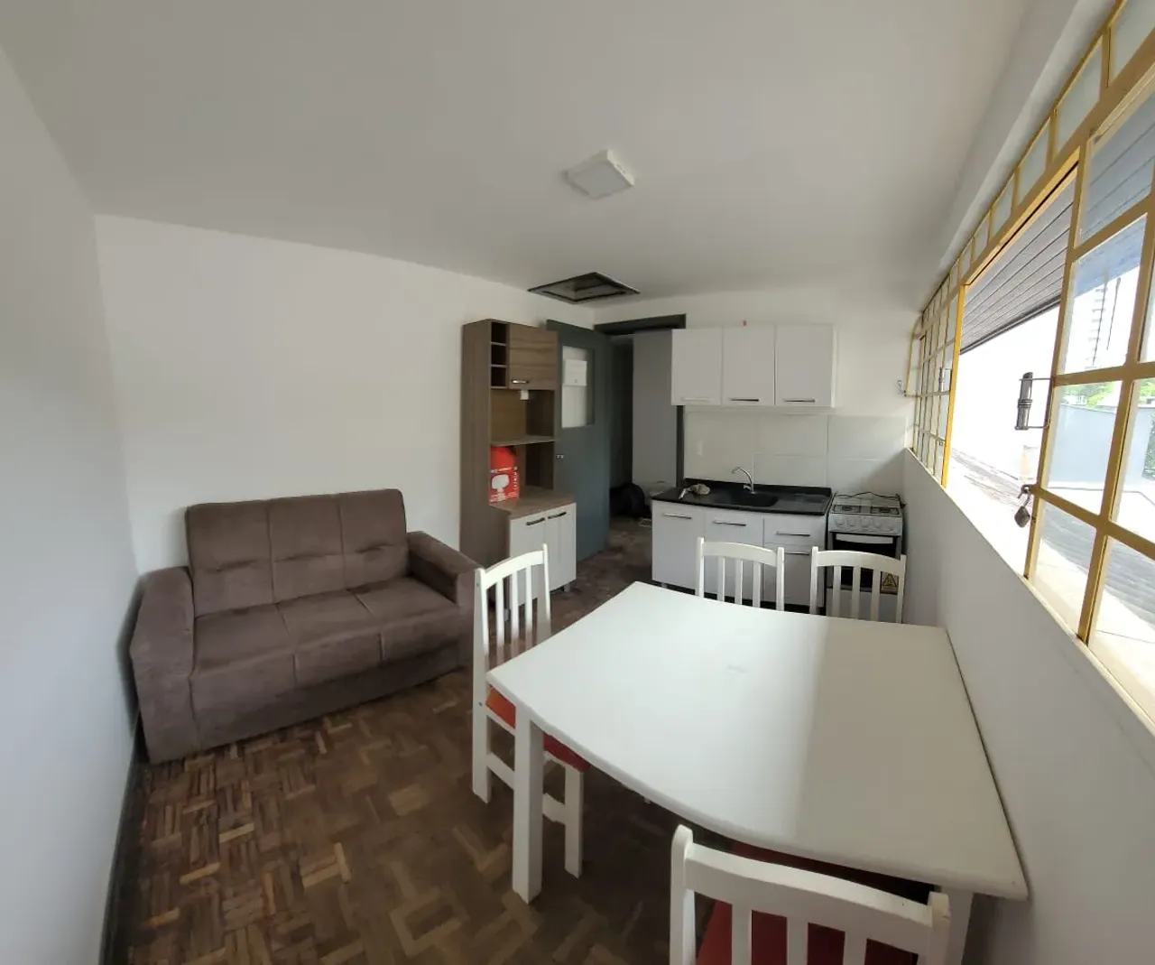 Studio with 1 bedroom and 1 bathroom, no parking