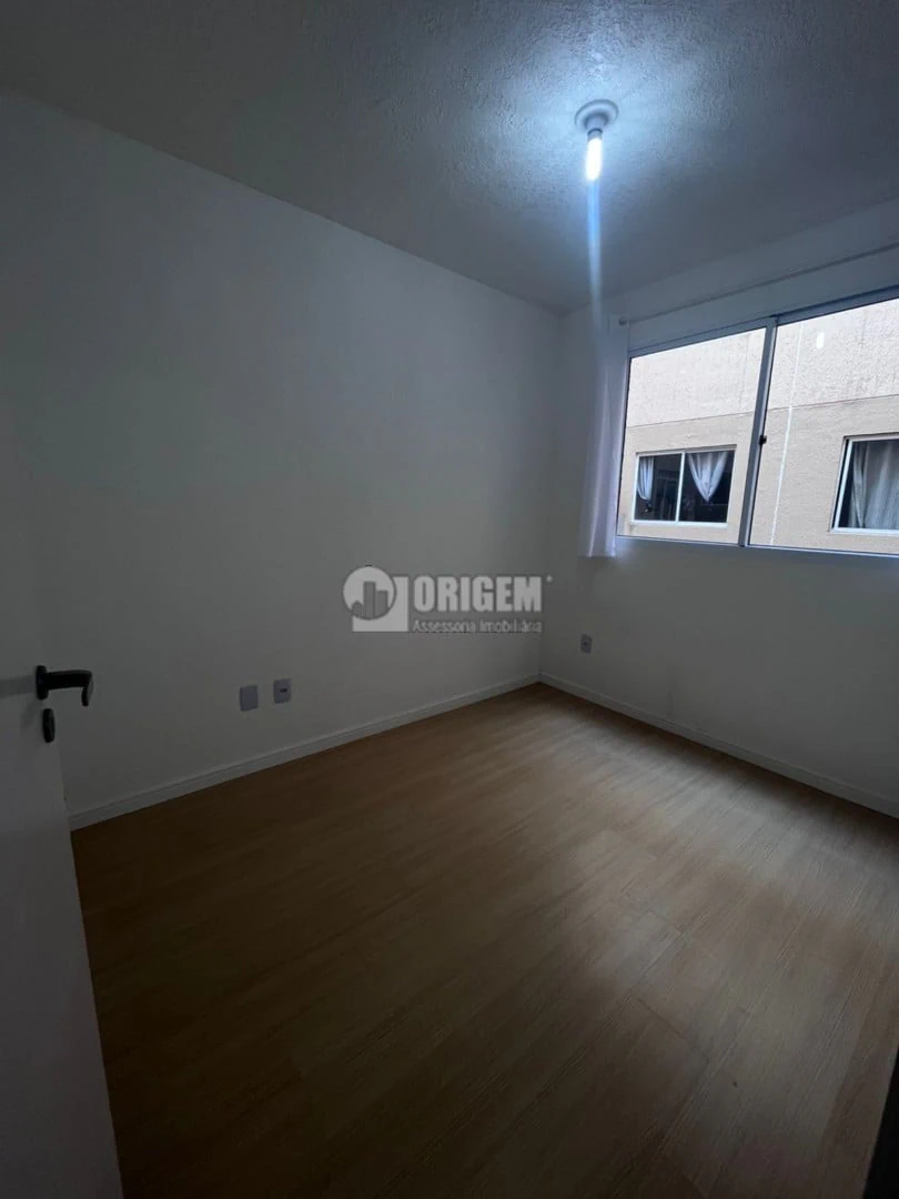 2-bedroom apartment with wood or laminate floors — photo 6