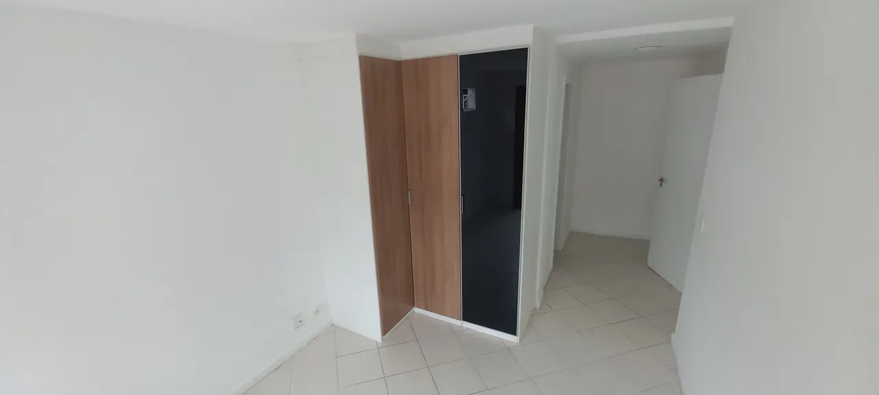 Unfurnished house with a closed kitchen and gas stove — photo 11