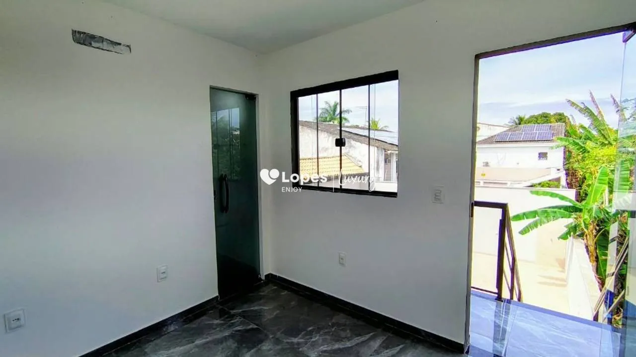 5-bedroom house with open-plan kitchen and gas stove — photo 4