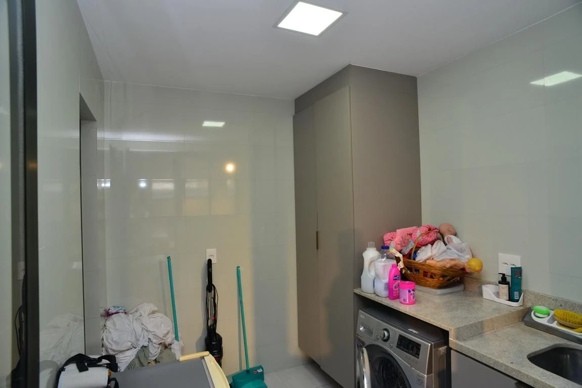 260 m² house with floor-to-ceiling windows and a jacuzzi — photo 18