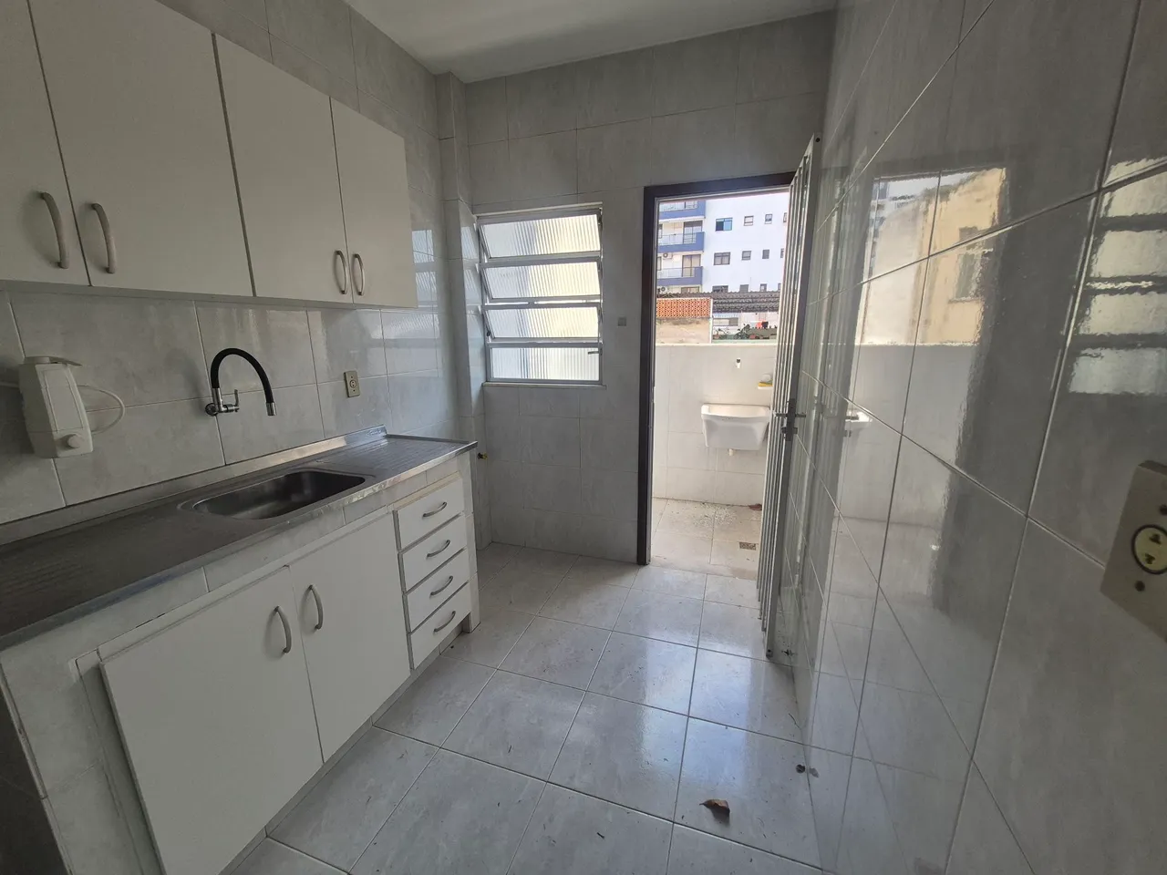 2-bedroom apartment with 1 parking space and balcony — photo 2