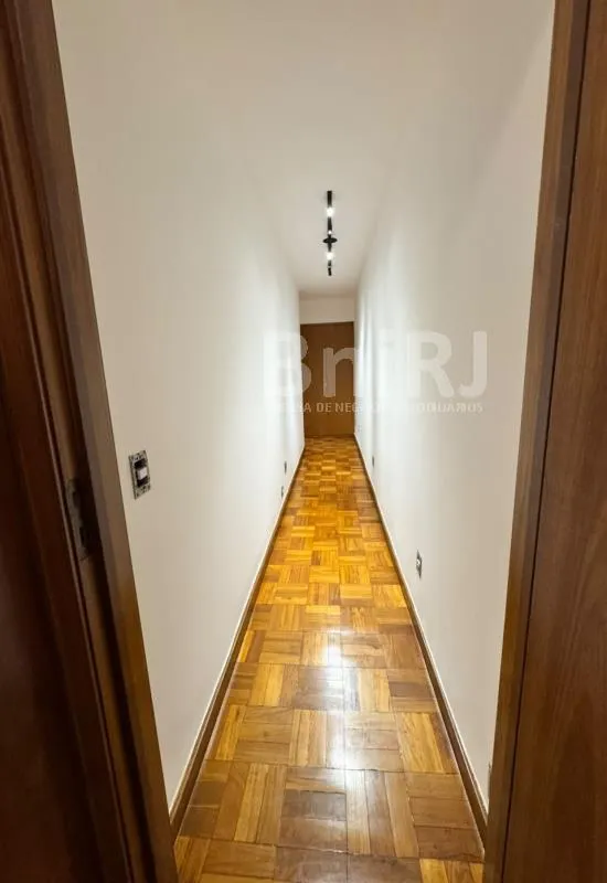 Home office in a 4-bedroom apartment, 280 m² — photo 35