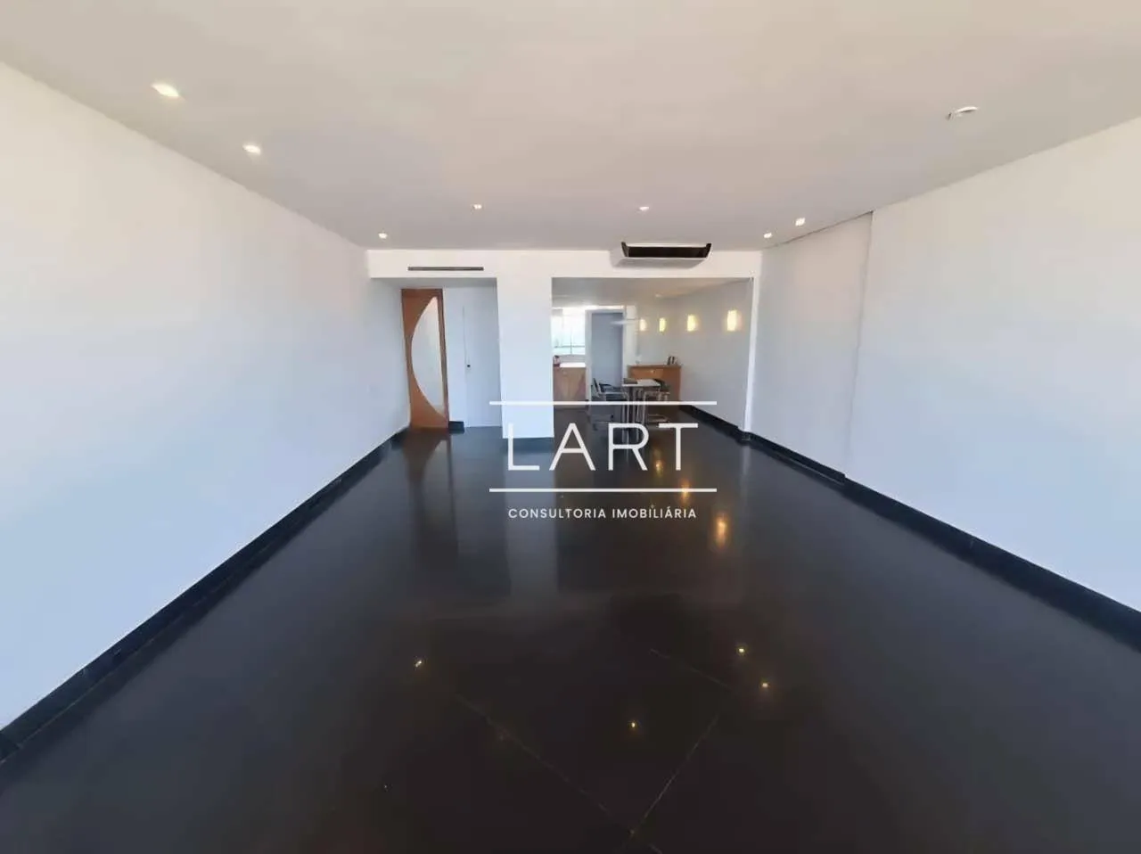 Furnished apartment with 2 bedrooms and 203 m² — photo 4