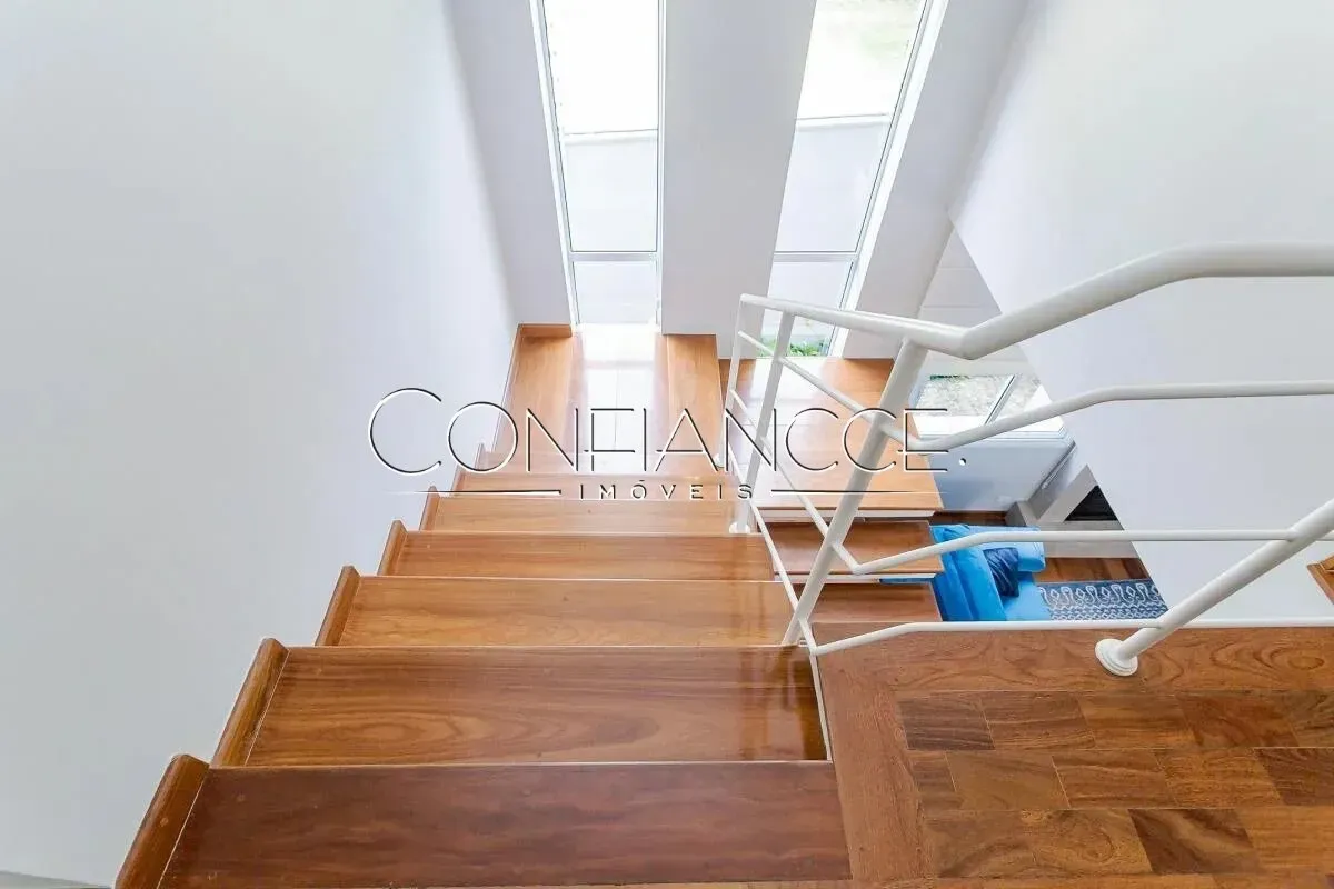 House with 4 en-suite bedrooms and 6 parking spaces — photo 16