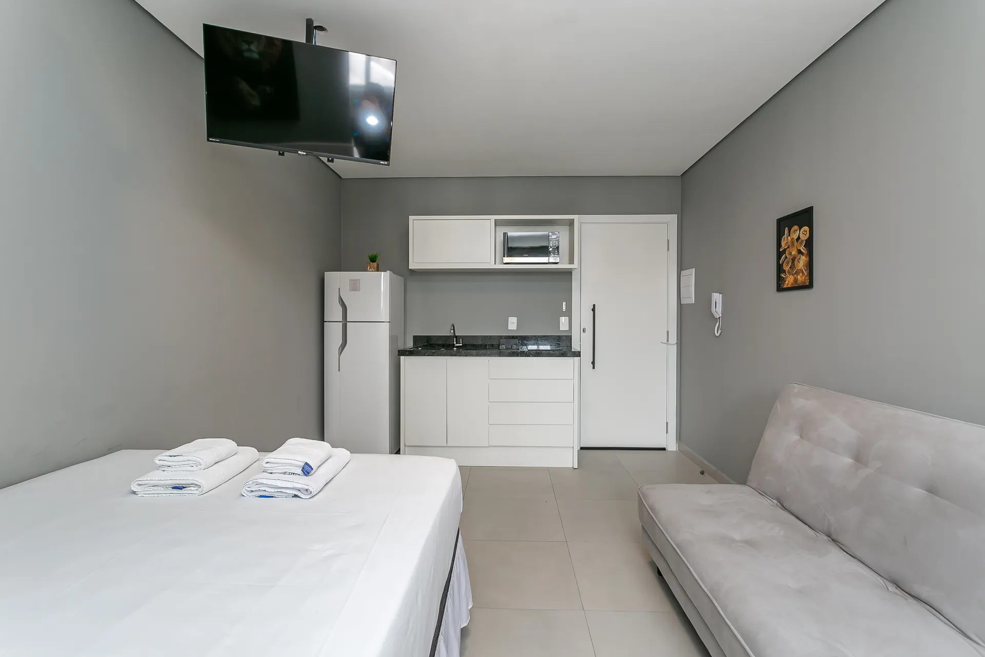 35 m² studio with elevator and shared laundry — photo 2