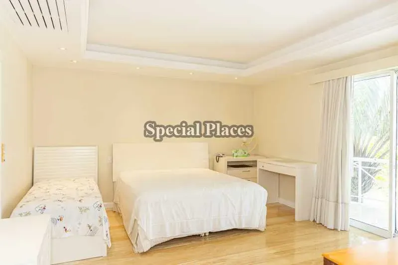 Furnished home with 5 bedrooms and 5 parking spaces — photo 29