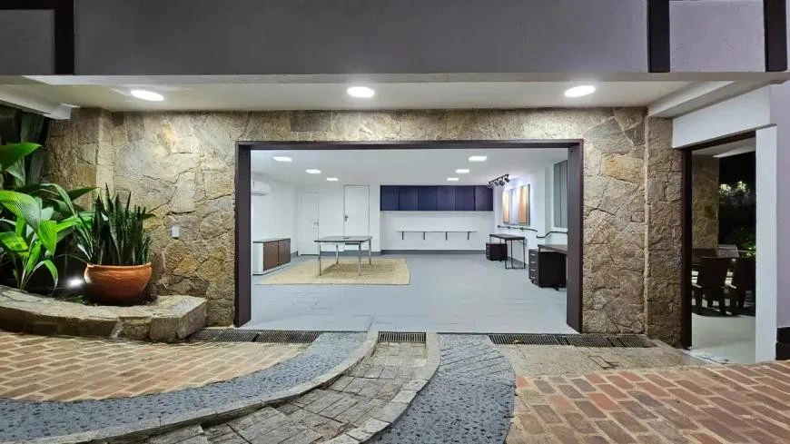 Rental house with 4 en-suite bedrooms and a pool — photo 12