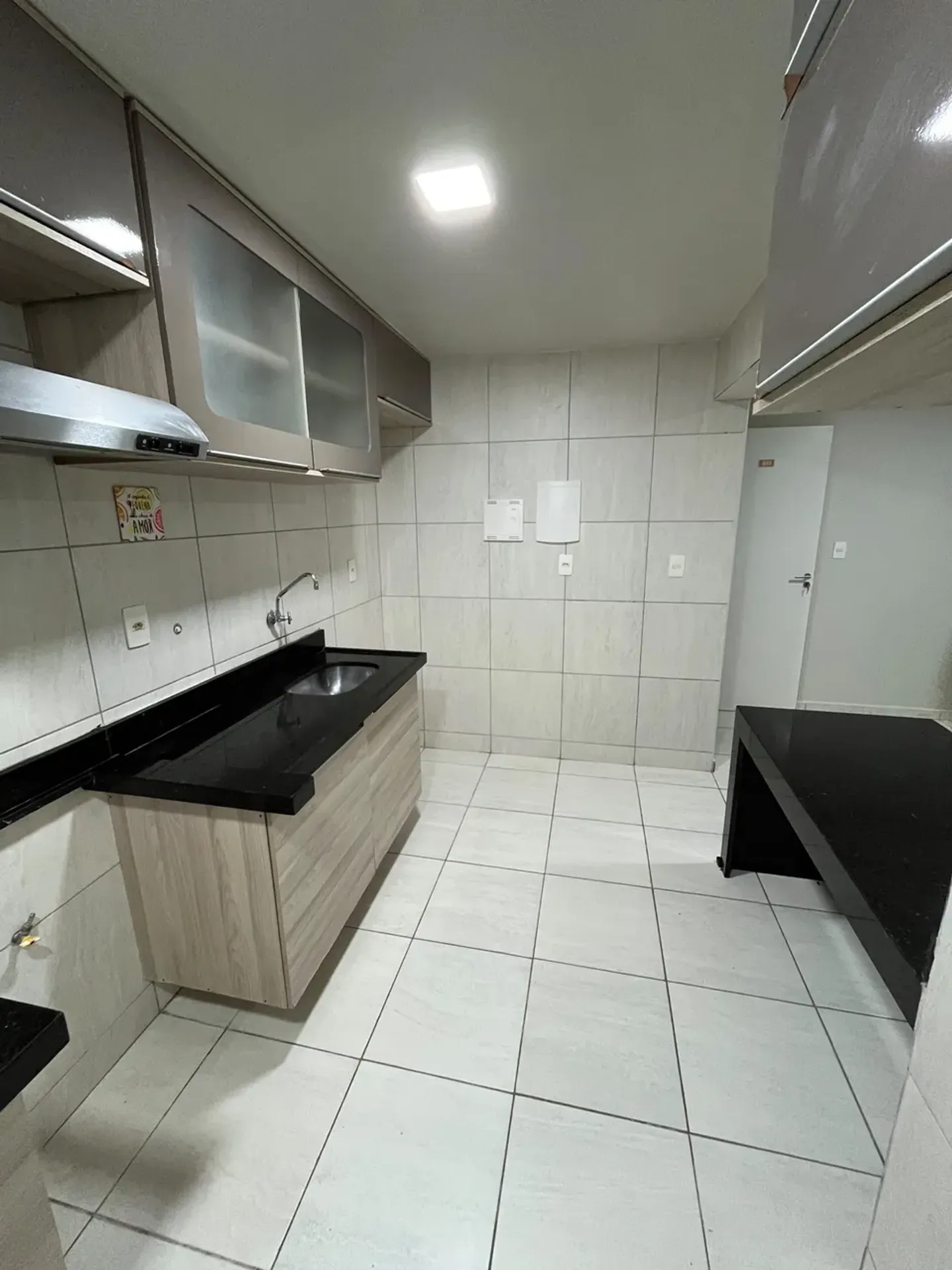 2-bedroom apartment in a building with a gym — photo 2