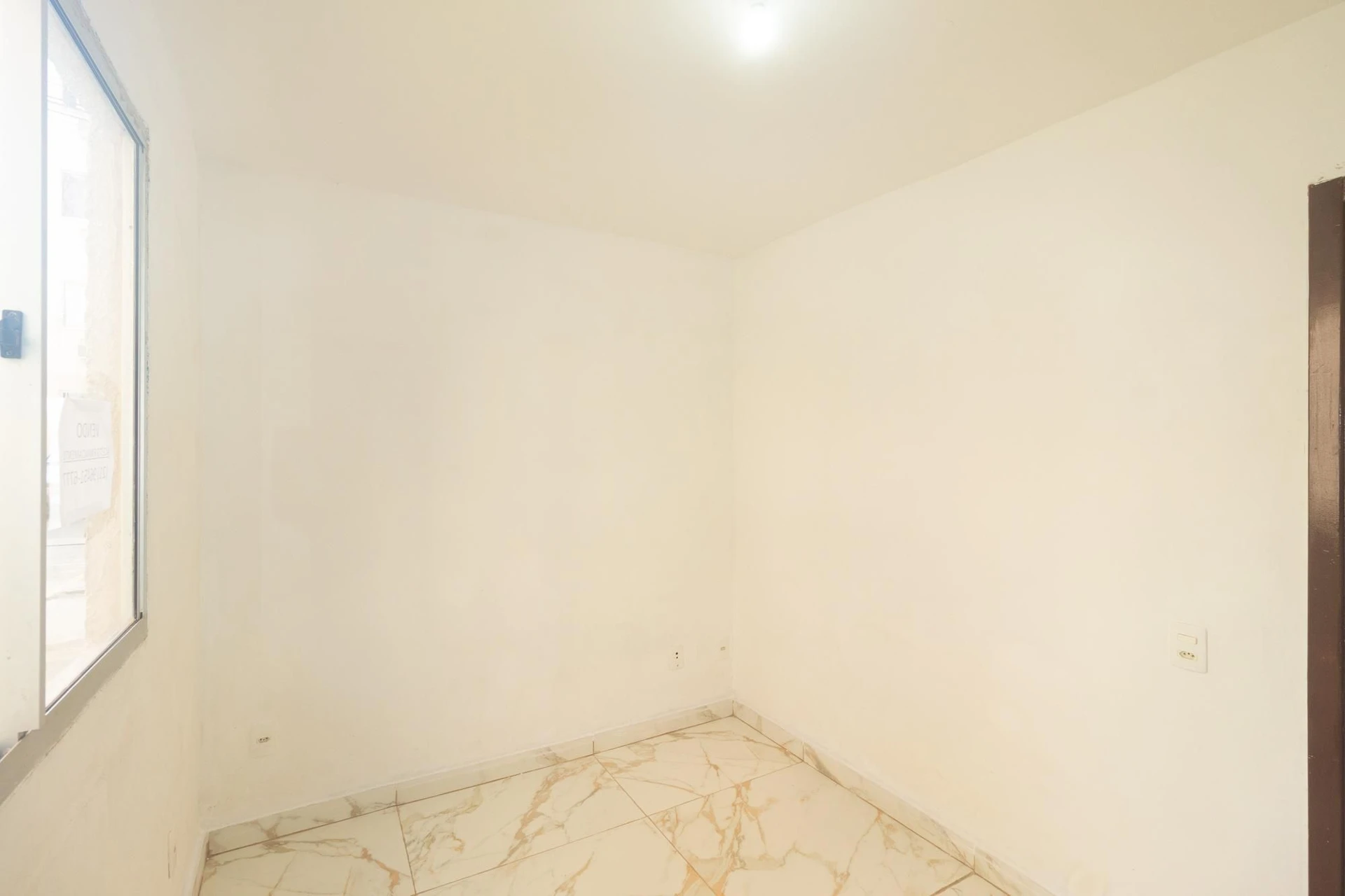 Apartment with 2 bedrooms and a kitchenette stove — photo 15