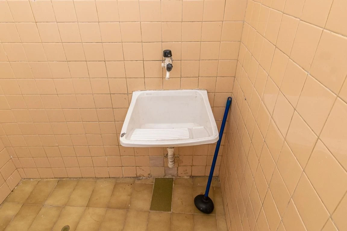 2-bedroom apartment with 1 bathroom, no parking — photo 30