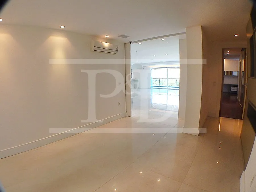 4-bedroom apartment with glassed-in balcony — photo 10