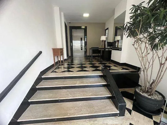 Wood or laminate floors in a 2-bedroom apartment, 98 m² — photo 17
