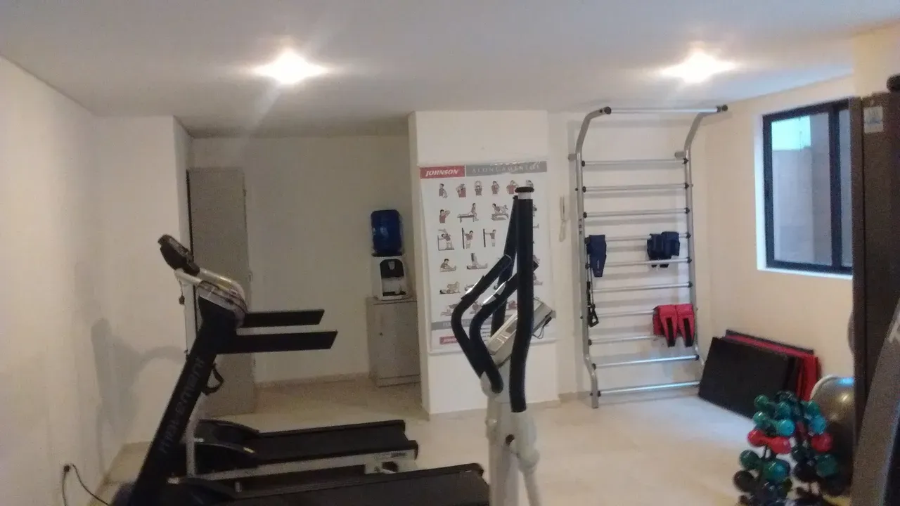 One-bedroom apartment in a building with a gym — photo 28
