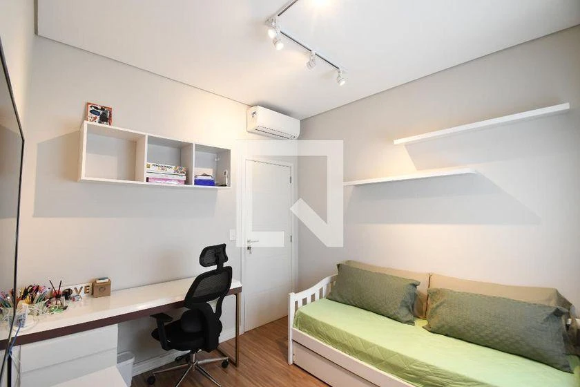 Furnished apartment, 185 m², with a bathtub — photo 14