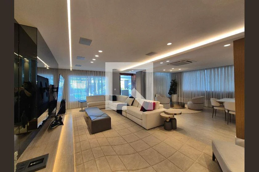 Home office in a 4-bedroom house, 373 m² — photo 10