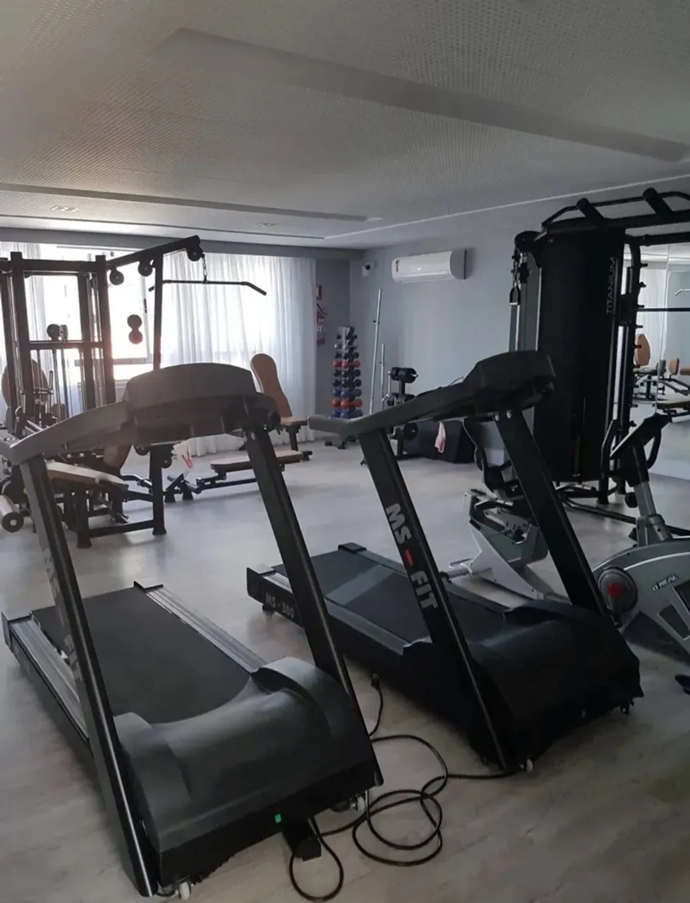 2-bedroom apartment in a building with a gym — photo 11