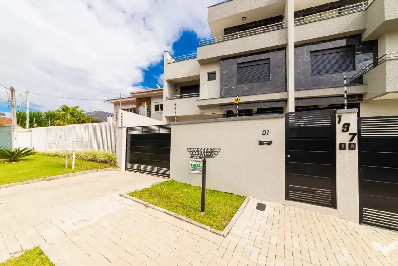 Unfurnished 230 m² house with 3 bedrooms and 2 parking spots — photo 2