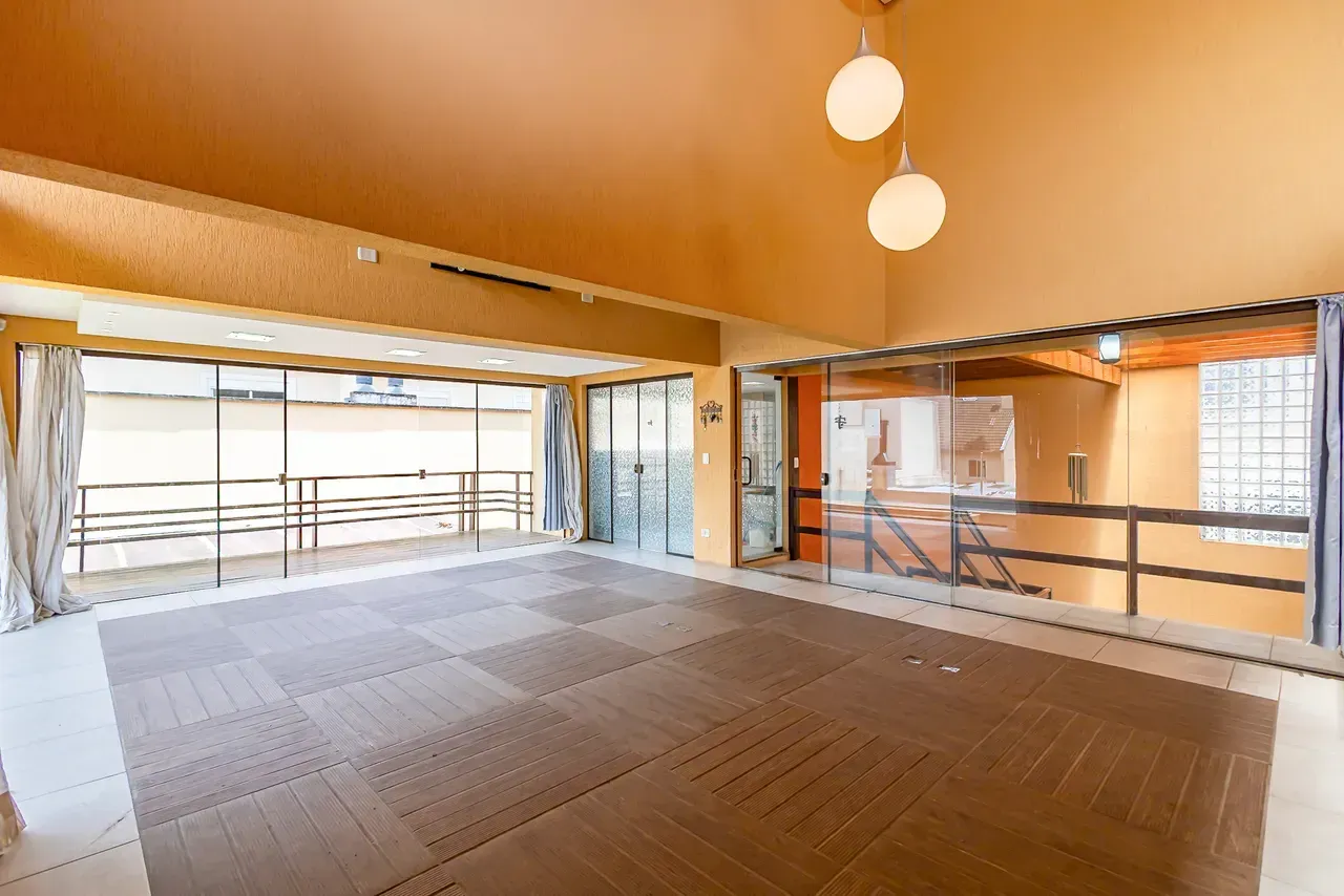 Furnished house with 5 bedrooms and 470 m² — photo 8